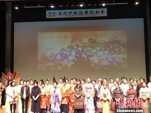 演出現(xiàn)場圖。　東友　攝