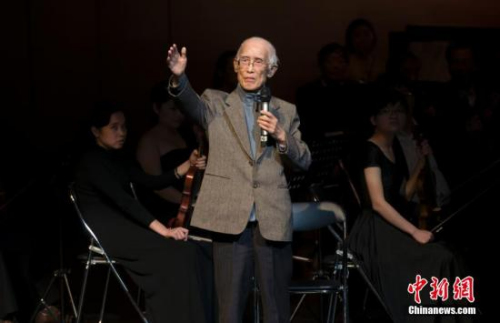 資料圖：余光中朗誦《鄉(xiāng)愁》。<a target='_blank' >中新社</a>發(fā) 駱云飛 攝