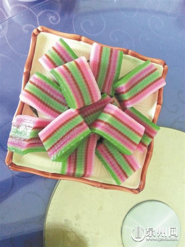 印尼美食九層糕，像彩虹一樣漂亮。