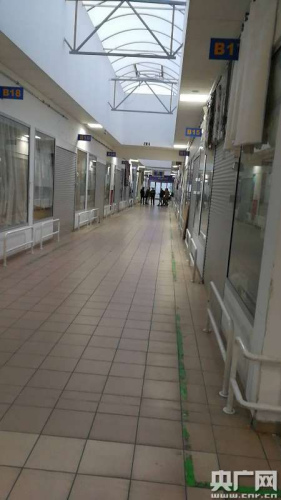 “GD中國商城”部分商戶關門抗議。