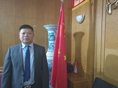 中法友誼互助協(xié)會會長吳時(shí)敏表示，法國需要把中國和美國放在同等重要的位置上，需要進(jìn)一步尋求與中國的合作。
