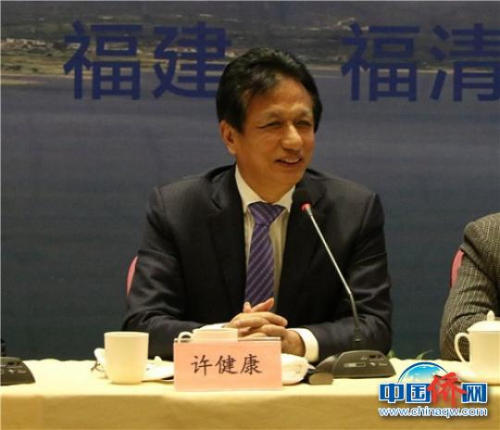 福建省僑商會會長許健康發(fā)言?！钣牢?攝