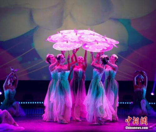 圖為舞蹈《茉莉花開(kāi)》。 <a target='_blank' >中新社</a>記者 吳旭 攝