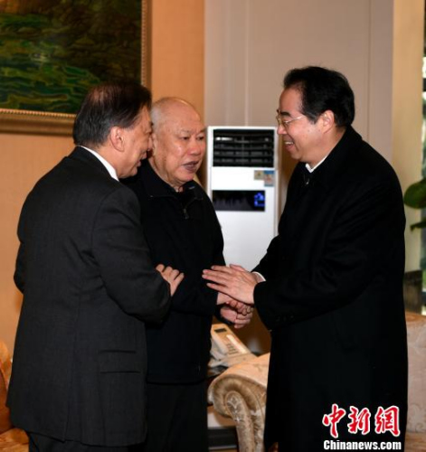 許又聲專程看望林文鏡并致以新春的祝福?！⊥鯑|明 攝