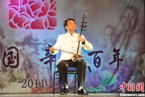 資料圖。楊積強，著名二胡演奏家，以二胡為主兼以中胡、高胡、 板胡的演奏，形成自己的風(fēng)格