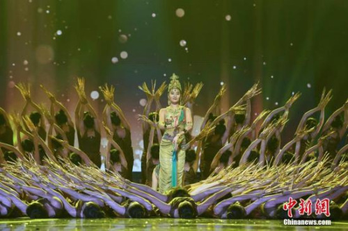 夢幻的《千手千眼》舞蹈表演。 楊華峰 攝
