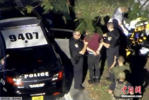 在槍擊事件發(fā)生2個小時后，下午4點左右，槍手已被警方逮捕。