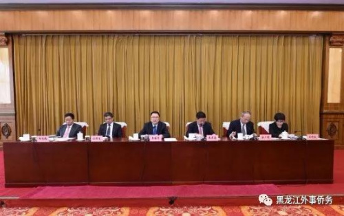 省外辦領(lǐng)導(dǎo)班子成員出席會(huì)議。(黑龍江省外僑辦微信公眾號(hào))