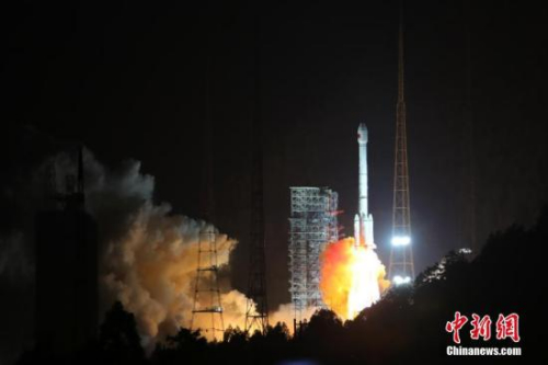 資料圖：中國以“一箭雙星”方式發(fā)射北斗三號組網(wǎng)衛(wèi)星。<a target='_blank' >中新社</a>發(fā) 王玉磊 攝