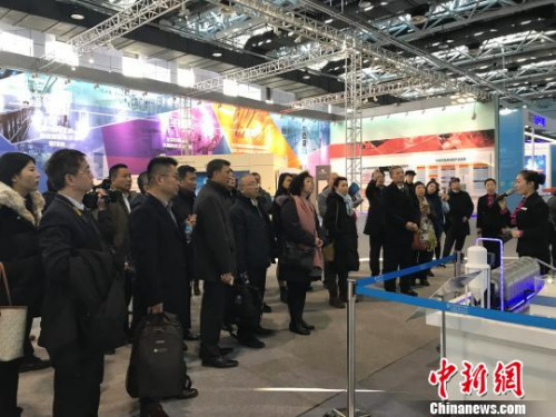 海內(nèi)外名企代表參訪中關(guān)村科技園區(qū)?！≈苄缷?攝