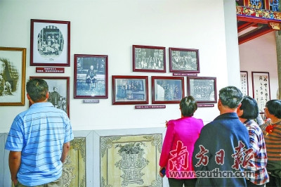來自海內(nèi)外的賓客參觀張榕軒紀(jì)念館。