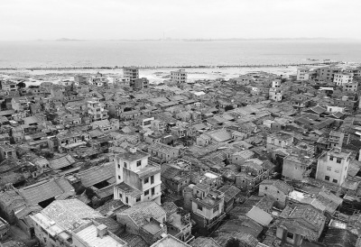  峰尾古鎮(zhèn)依海而建，古厝格局保留依舊。