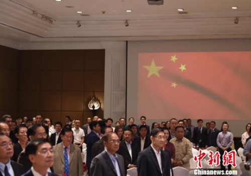 柬埔寨中國(guó)港澳僑商總會(huì)20周年暨第九屆理事就職現(xiàn)場(chǎng)。　黃耀輝 攝