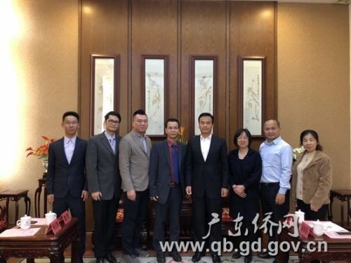 廣東省僑辦黨組書記雷彪(右四)、副主任黎靜(右三)與東非廣東同鄉(xiāng)會代表合影留念