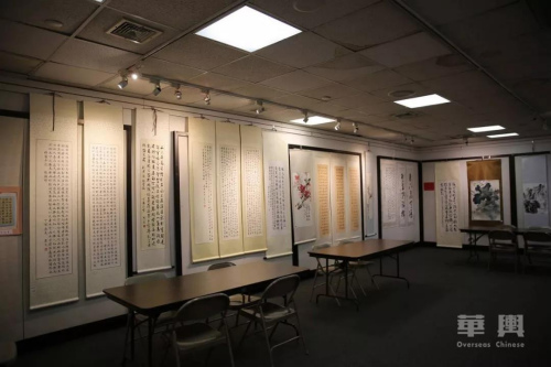 畫廊內(nèi)部展出的書法作品。