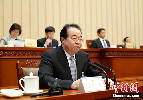 4月25日，十三屆全國人大常委會第二次會議在北京召開。受國務院委托，國務院僑務辦公室主任許又聲作了關于華僑權益保護工作情況的報告。<a target='_blank' >中新社</a>記者 杜洋 攝