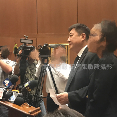 紀欣然父親在法庭上流淚發(fā)言。（美國《世界日報》檔案圖片）