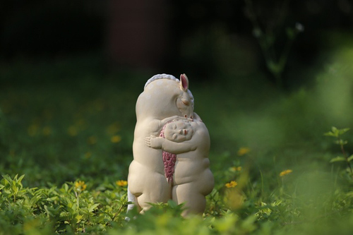 以人馬相擁怪誕藝術(shù)的方式表達(dá)愛意的《戀人絮語》。受訪者供圖。
