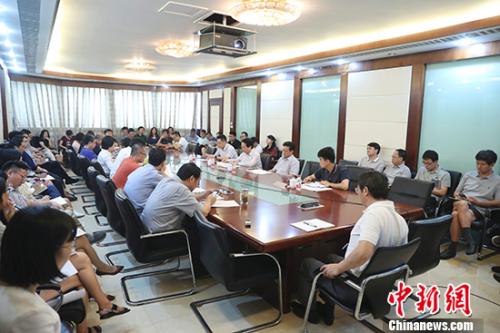 中國(guó)新聞社8月6日在北京召開(kāi)2018年年中工作會(huì)，中央統(tǒng)戰(zhàn)部副部長(zhǎng)譚天星出席會(huì)議并講話。盛佳鵬 攝