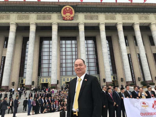 來(lái)京參加第十次全國(guó)歸僑僑眷代表大會(huì)。