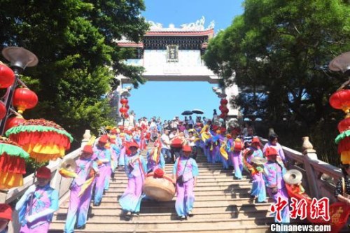 恭送媽祖。(高亞成) 高亞成 攝