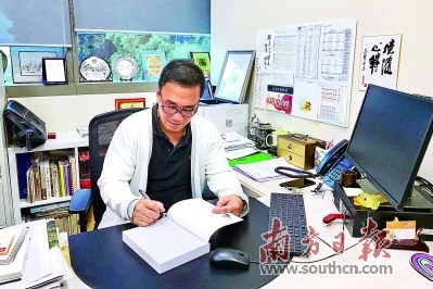 近年來，李志賢專注研究新加坡的潮人善堂文化。 