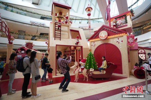 香港商家開啟圣誕購物季 <a target='_blank' >中新社</a>記者 張煒 攝