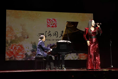 郭蓉帶來(lái)了《長(zhǎng)江之歌》《紅旗飄飄》等拿手曲目，演唱和小提琴演奏巧妙融合，使觀眾領(lǐng)略了創(chuàng)新的中國(guó)音樂(lè)表演形式。