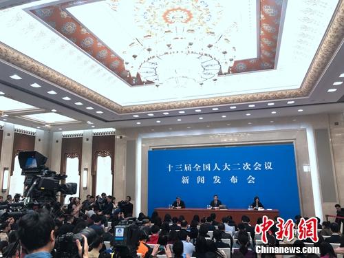 十三屆全國人大二次會議新聞發(fā)布會現(xiàn)場。<a target='_blank' >中新社</a>記者 侯宇 攝