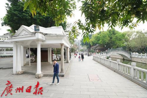 在荔枝灣涌旁，有兩棟大屋有帶連廊的私家碼頭設計，可見泮塘一帶當年嶺南水鄉(xiāng)的盛況。