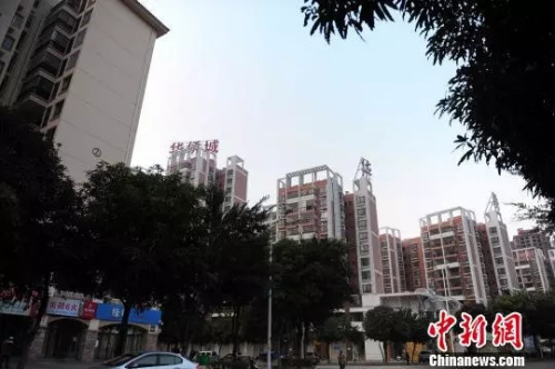 安置了兩千多戶歸僑的武鳴華僑城。　蔣雪林 攝