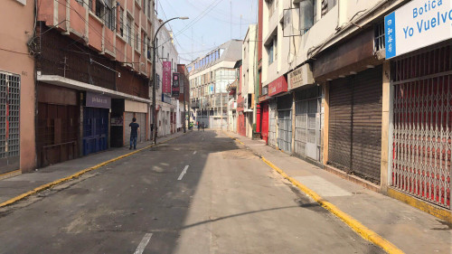平時非常熱鬧的paruro街道，現(xiàn)在道路兩旁店鋪、酒家關(guān)門，商家損失慘重。