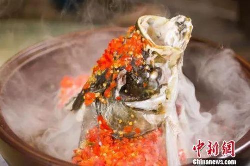 剁椒魚頭。唐貴江 攝