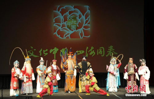 資料圖：2015年，“文化中國 四海同春 ”大型慰僑演出在洛杉磯登場。 <a target='_blank' >中新社</a>記者 毛建軍 攝