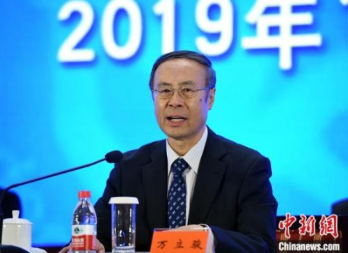 11月17日，中國僑商聯(lián)合會第五次會員代表大會在北京開幕，中國僑聯(lián)黨組書記、主席萬立駿出席開幕會并致辭。<a target='_blank' >中新社</a>記者 侯宇 攝