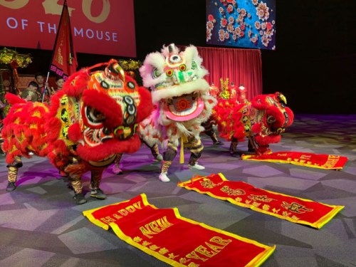 美國(guó)迪斯尼慶祝農(nóng)歷鼠年。(美國(guó)《世界日?qǐng)?bào)》/張宏 攝)
