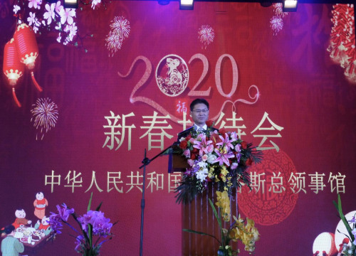 中國(guó)駐拉各斯總領(lǐng)事儲(chǔ)茂明致辭。(《西非華文報(bào)》黃清華 攝)