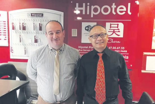 吳秦和納比爾在希泊泰酒店。(《歐洲時報》/黃冠杰 攝)