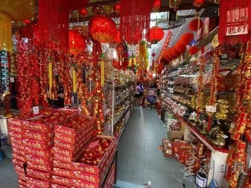 年貨市場(chǎng)。（馬來(lái)西亞《星洲日?qǐng)?bào)》 范純瑋 攝）