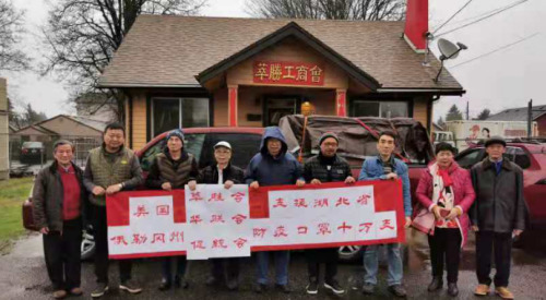 圖為美國(guó)僑胞。