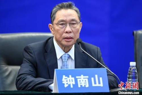 　3月18日，鐘南山出席廣州市人民政府新聞辦公室舉辦的發(fā)布會(huì)。<a target='_blank' >中新社</a>記者陳驥旻 攝