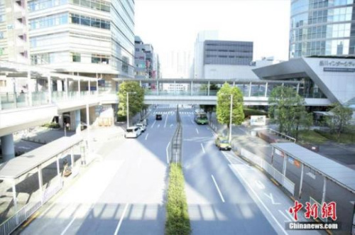當(dāng)?shù)貢r(shí)間4月4日，東京一交通樞紐附近車輛稀少。<a target='_blank' >中新社</a>記者 呂少威 攝
