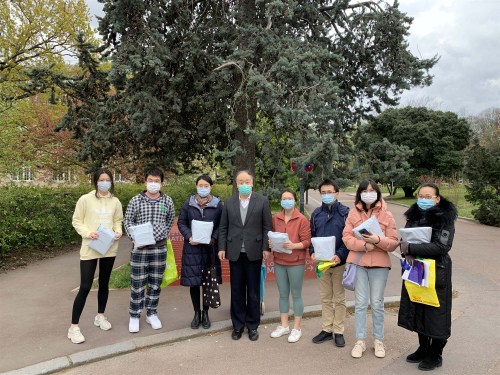 (駐法使館為留法學子送去“健康包”。(圖片來源：中國駐法國大使館網(wǎng)站)