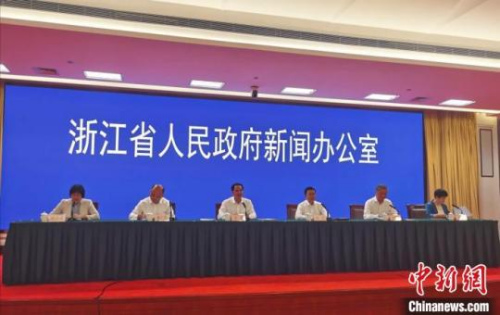 圖為浙江省金融服務(wù)人才政策舉措新聞發(fā)布會(huì)現(xiàn)場(chǎng)。　胡亦心　攝