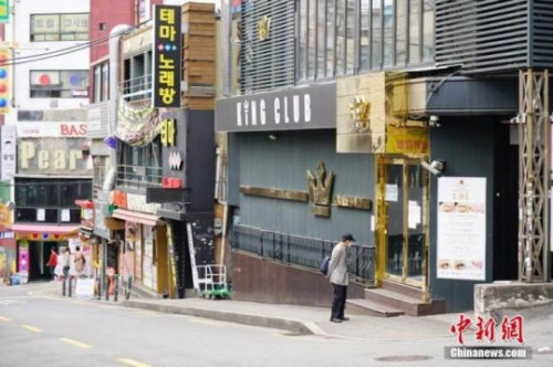 　　5月10日，韓國首爾梨泰院街區(qū)。韓國首爾梨泰院酒吧集體感染蔓延，首爾市政府于9日對全市娛樂場所發(fā)出“禁令”。 <a target='_blank' >中新社</a>記者 曾鼐 攝