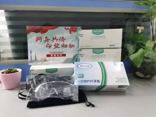 廣東省僑辦給我們的防護(hù)物資。(作者供圖)