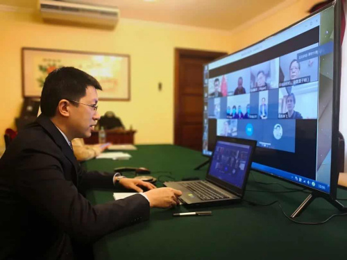 中國駐秘魯大使梁宇感謝專家組來秘支援抗疫工作。