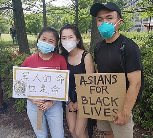 少大學(xué)生也積極參與集會(huì)游行。