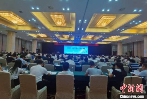 　7月2日，江西省外事綜合服務(wù)管理平臺上線儀式暨2020年全省外事專管員培訓(xùn)會議在南昌舉行?！￡愓萝姟z