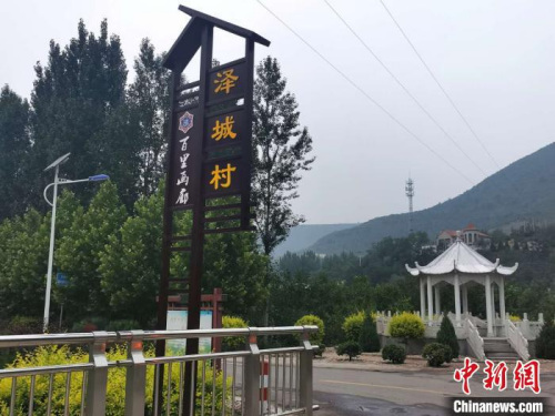 離郭家峪村二十余公里外的澤城村，亦從產(chǎn)業(yè)根本發(fā)力，立體式發(fā)展特色增收產(chǎn)業(yè)。（楊杰英 攝）